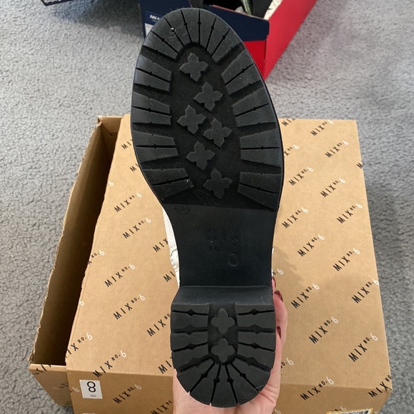 New with tag white heel boot - Picture 3 of 4